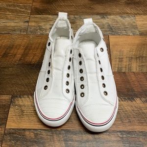 Yoki Converse